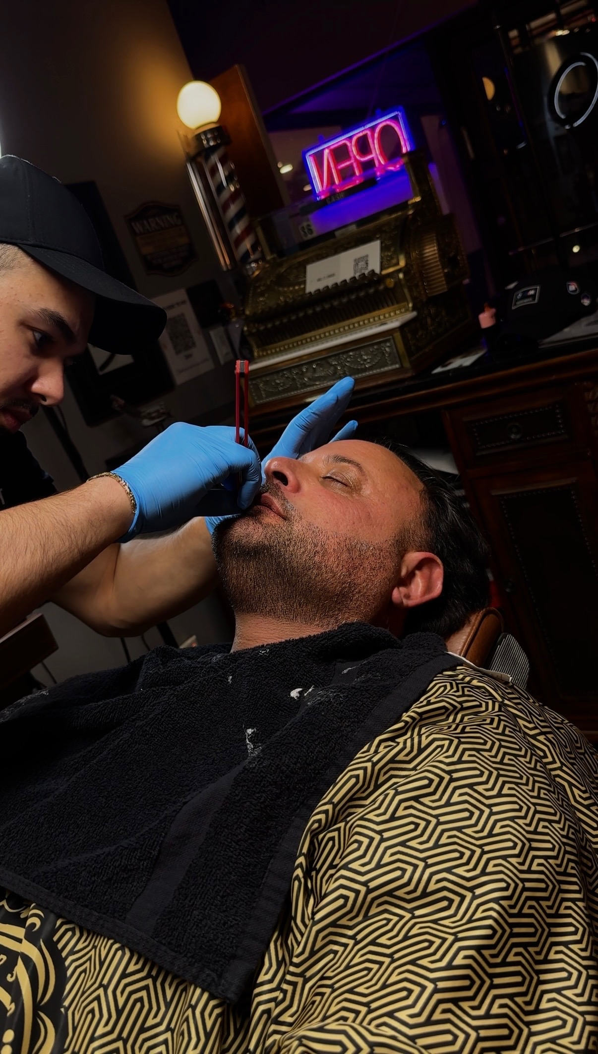 Wall Street Barber Shave